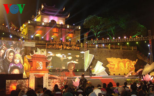 Rund 1000 Auslandsvietnamesen nehmen an Gala “Frühling der Heimat 2015”